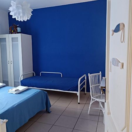 Hotel Travel And Living Trani Exterior foto