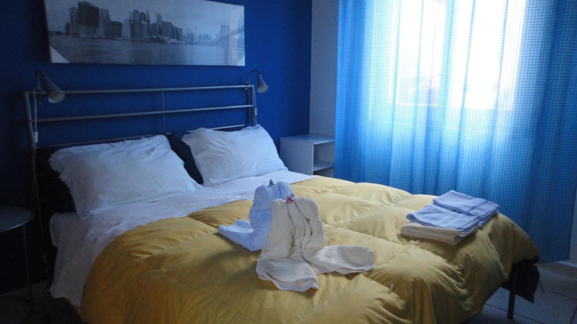 Hotel Travel And Living Trani Exterior foto