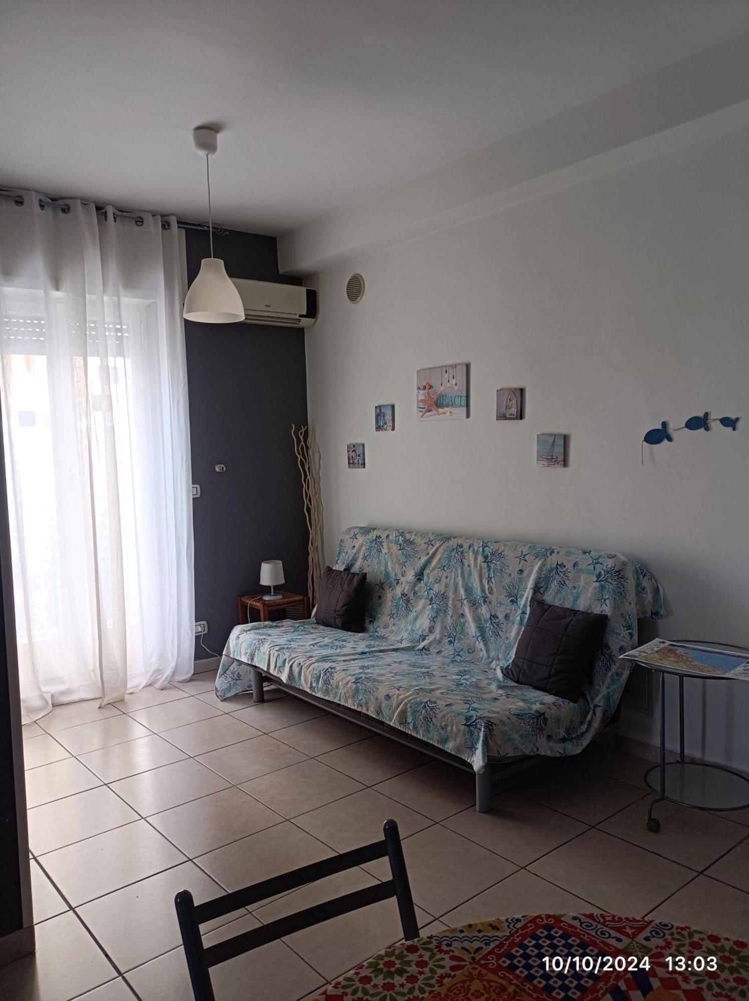 Hotel Travel And Living Trani Exterior foto