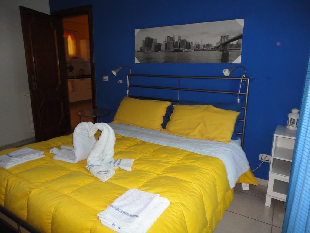 Hotel Travel And Living Trani Exterior foto