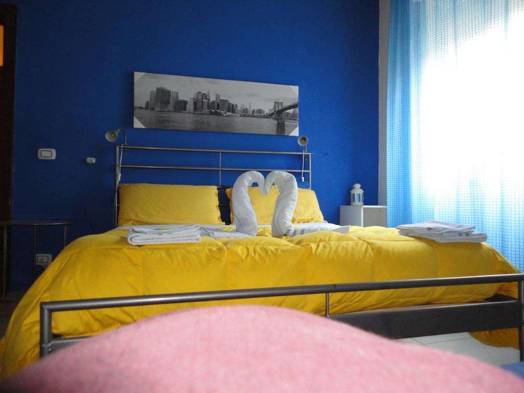 Hotel Travel And Living Trani Exterior foto
