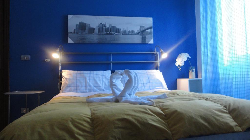 Hotel Travel And Living Trani Habitación foto